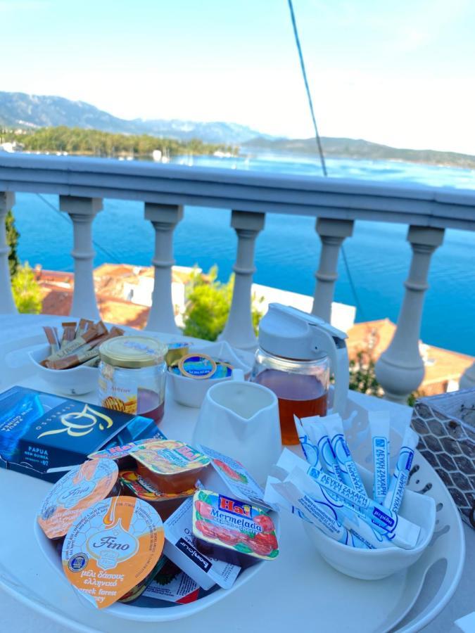 Kasteli Suite Poros Town Extérieur photo