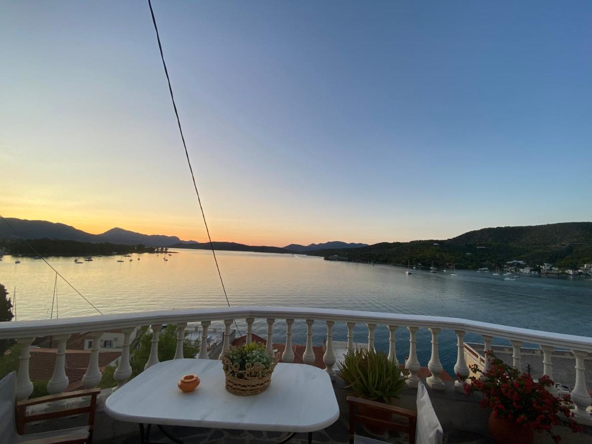 Kasteli Suite Poros Town Extérieur photo