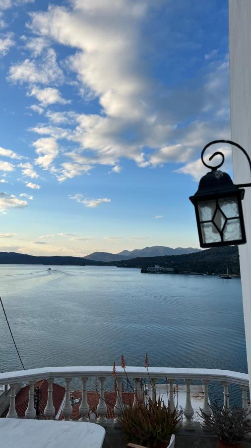 Kasteli Suite Poros Town Extérieur photo
