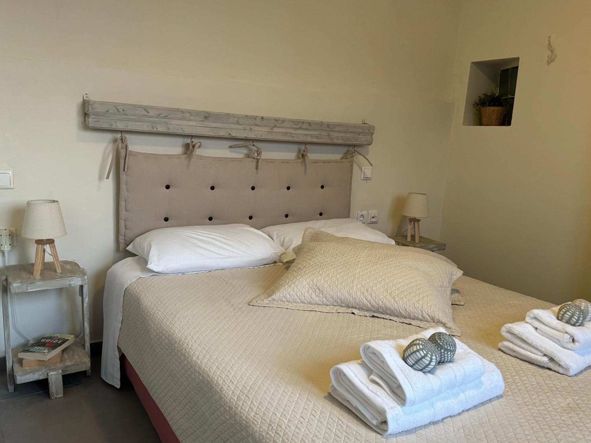 Kasteli Suite Poros Town Extérieur photo