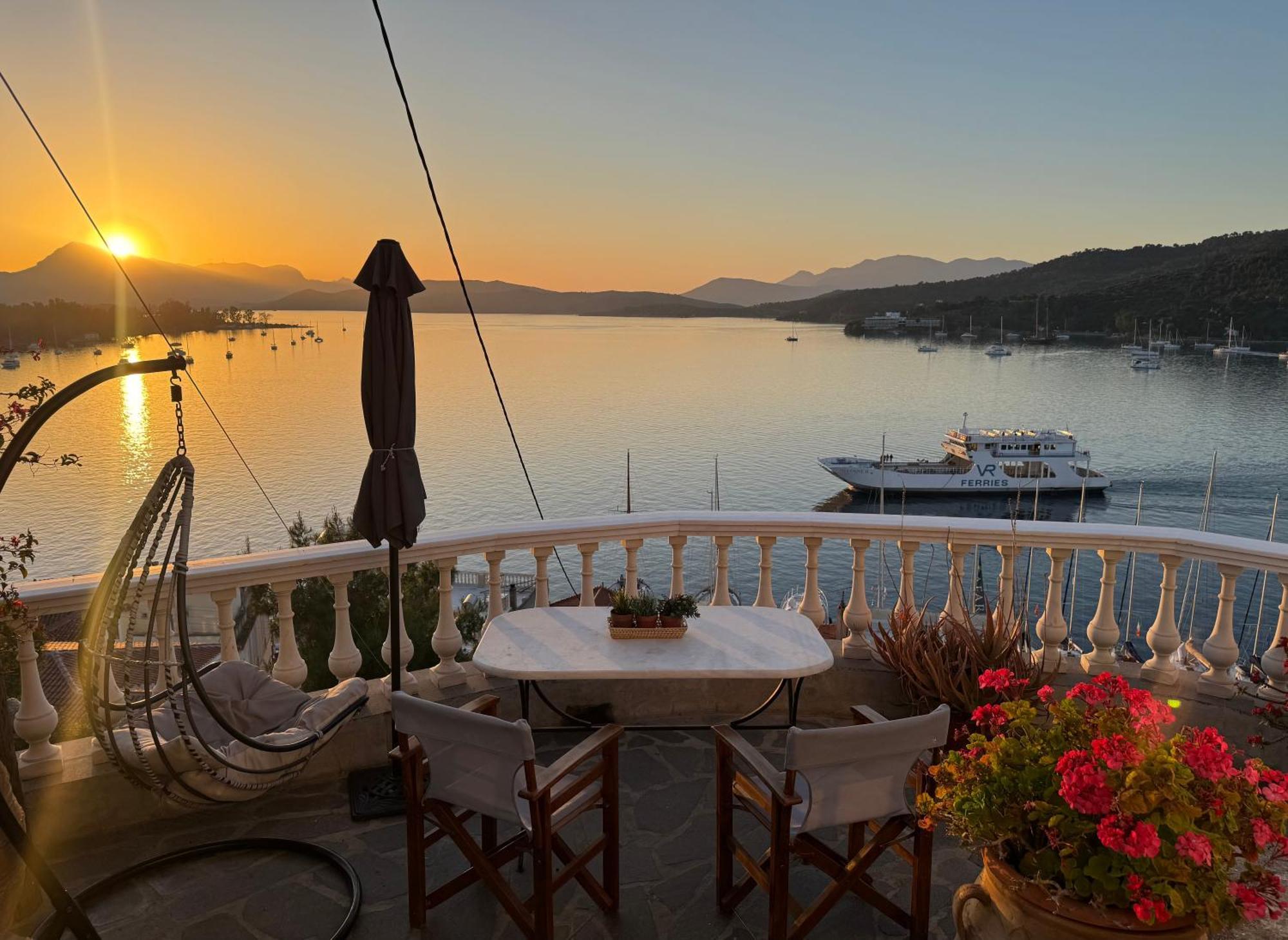 Kasteli Suite Poros Town Extérieur photo