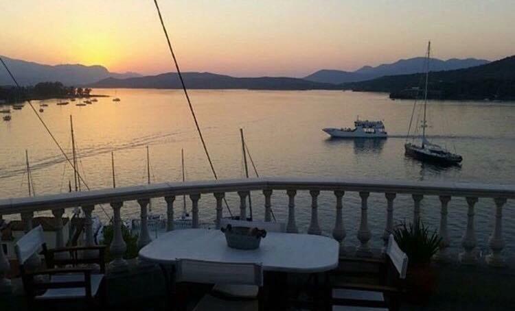 Kasteli Suite Poros Town Extérieur photo