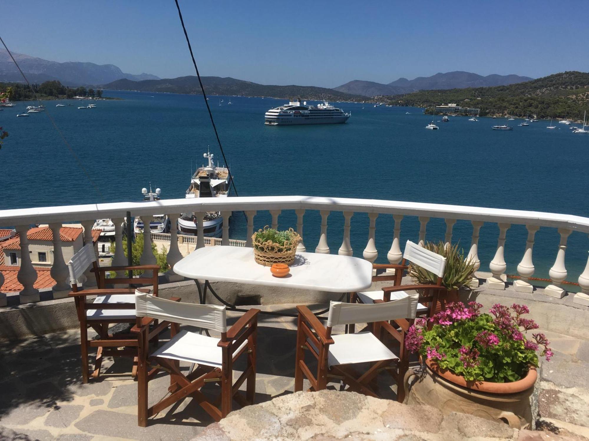Kasteli Suite Poros Town Extérieur photo